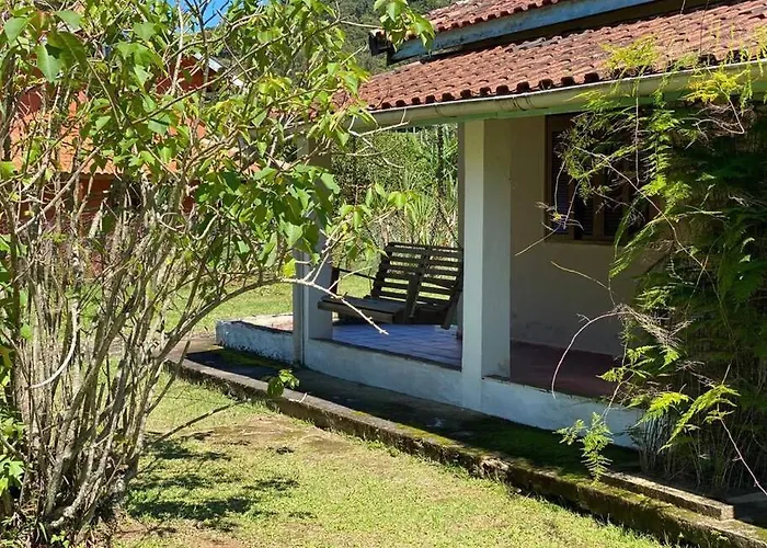 Linda chacara com conforto e meio a natureza