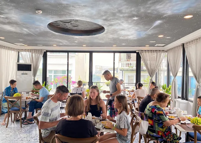Central hotel: San Boutique Hotel & Travel