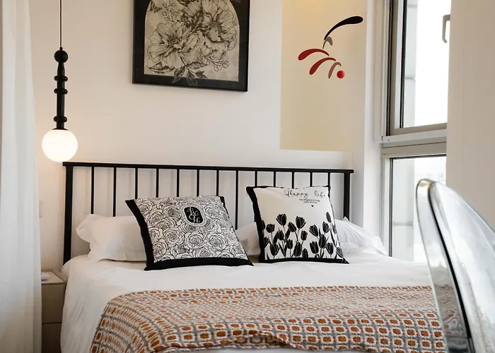 Yi Du Home With Double Views-At West Nanjing Road, Near Metro, Cards Ok