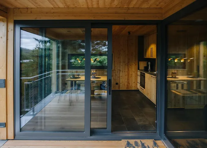 Private Villa: Baumwipfel-Resort Lug ins Land