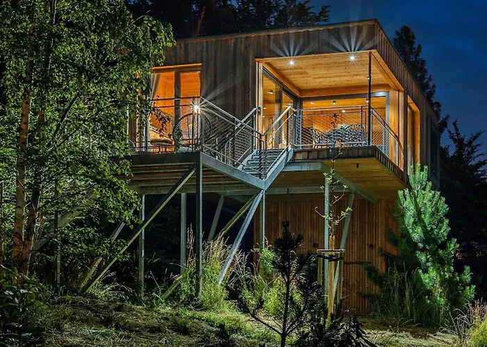 Private Villa: Baumwipfel-Resort Lug ins Land