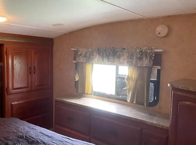 Outback Fifth Wheel At Seaside Cottages