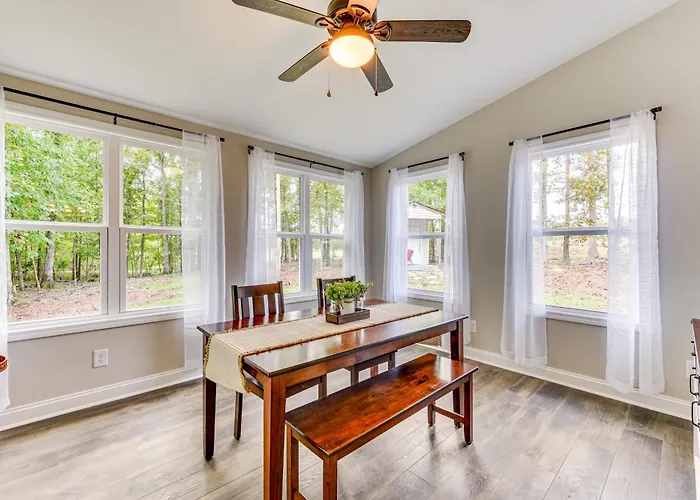 Pet-Friendly Home In Monroe: Deck, Grill & Yard!
