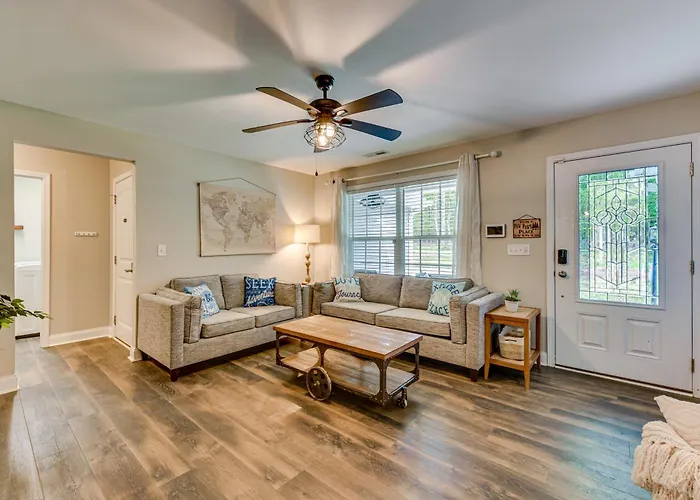 Pet-Friendly Home In Monroe: Deck, Grill & Yard!