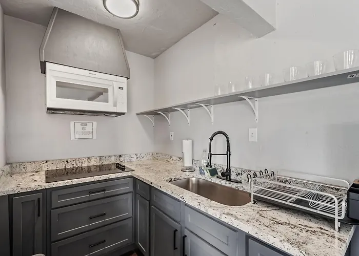 5Br Home 10 Mins Fair Park, Sleeps 14