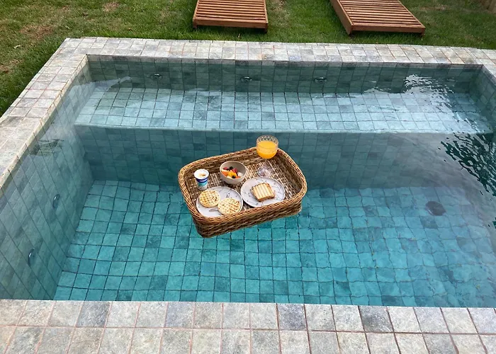 Bangalô com piscina e privacidade a 6 km do centro