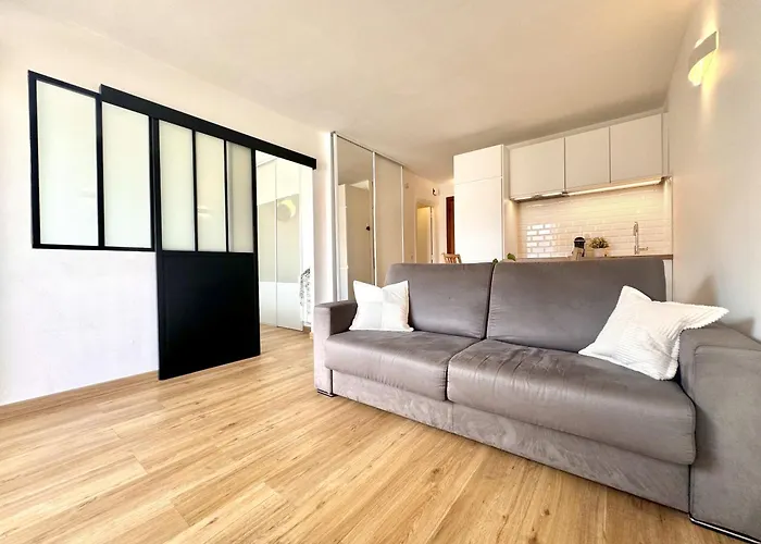 Charming 2-Rooms Apartment - Walk To Beach, Near Monaco & Menton