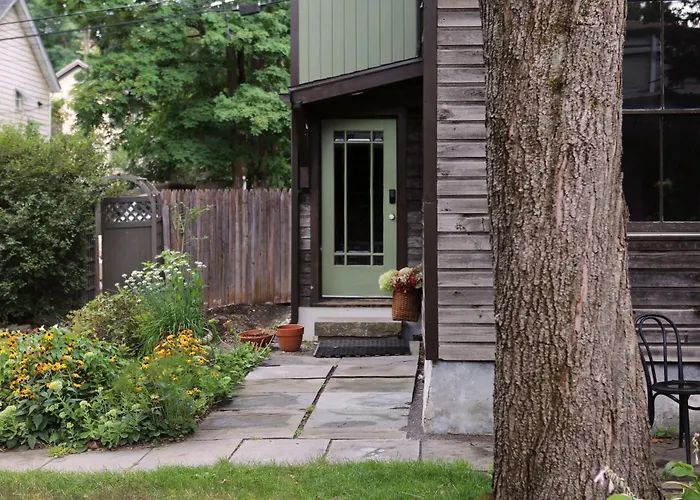 Hotel with view: Kingston Carriage House