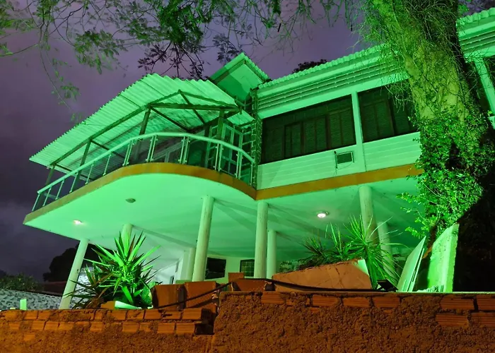 Hotel central: Pousada Cantinho Das Pedras