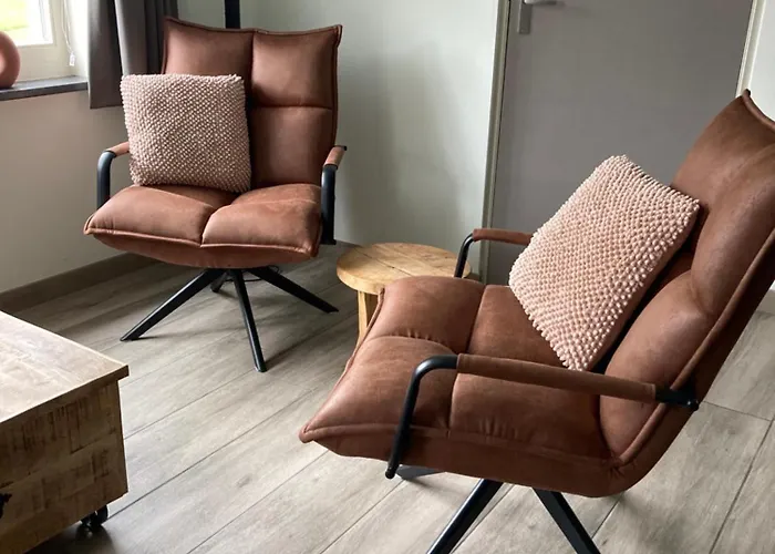 Bungalow op bedrijf met melkkoeien