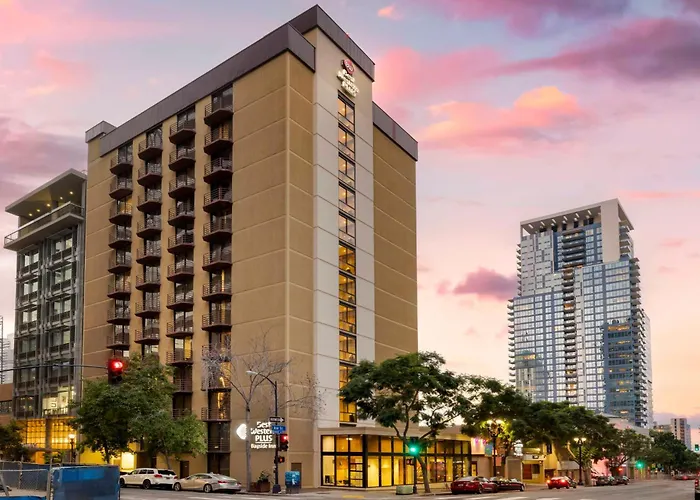 Luxury hotel only: Best Western Plus Bayside Inn