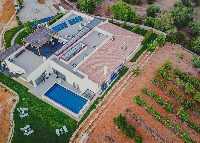 Mercedes Country House