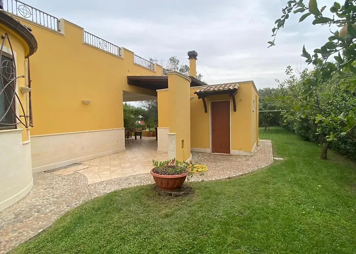 La villa: Villa dei Desideri, immersa nel verde con ampio parco