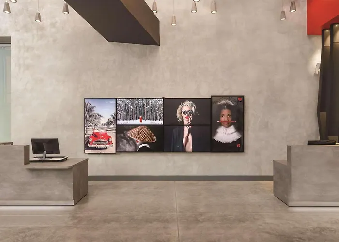 Radisson Red Miami Airport