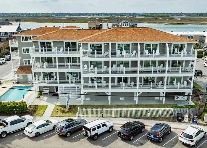 Hotel with view: Sandpeddler Inn And Suites