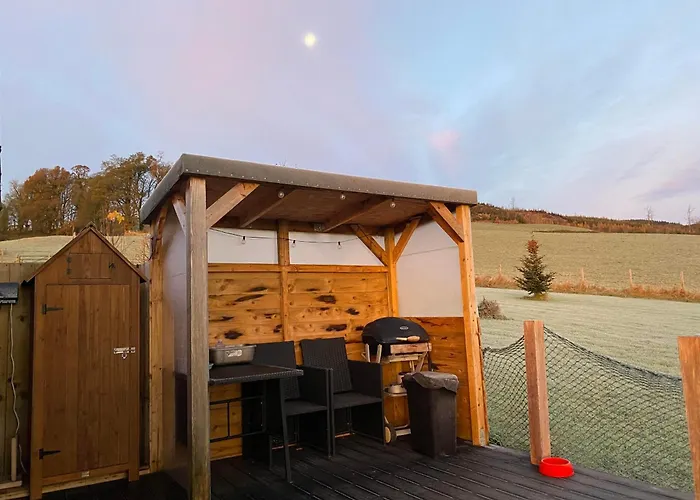 Shepherds Hut - Hot Tub Hire - Dog Friendly