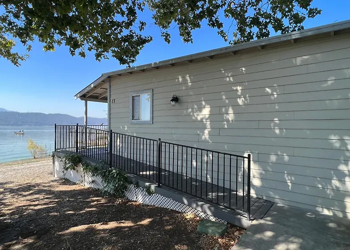 Clear Lake Cottages & Marina