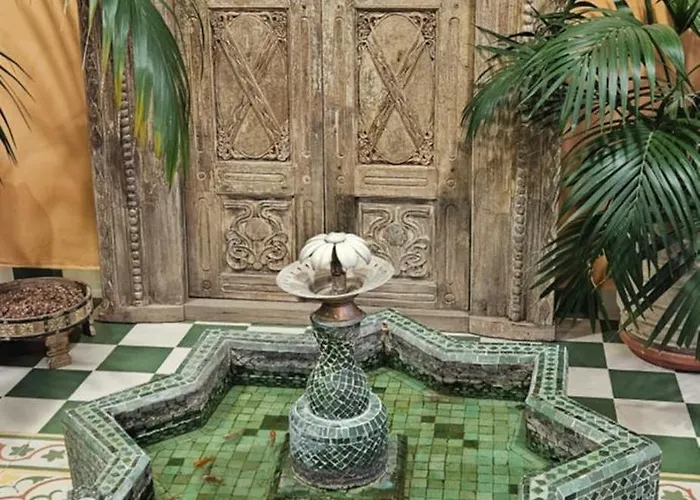 Hotel familiar: Hostal La Fonda Grupo Terra de Mar, alojamientos con encanto