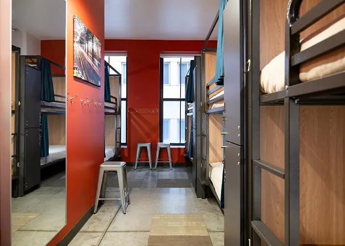 Hotel near College: Hi Boston Hostel