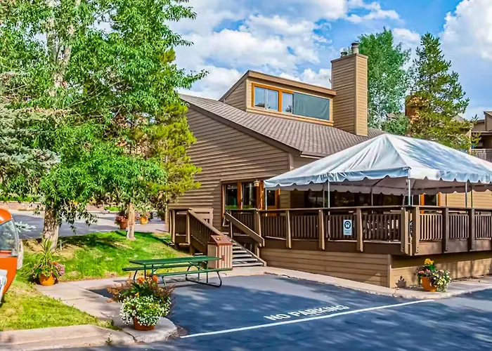 Hotel with pool: The Lodge At Steamboat