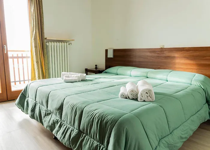 Hotel con piscina: Hotel Galassia