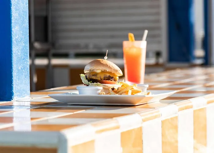 Family Hotel: Tryp By Wyndham Aruba (Adults Only)