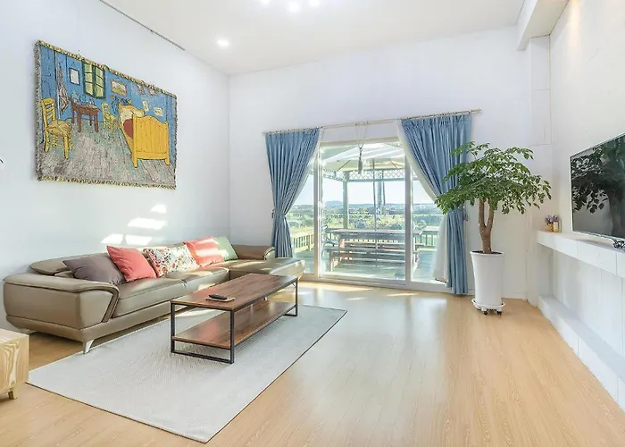 Jeju Jongdalrifeel House