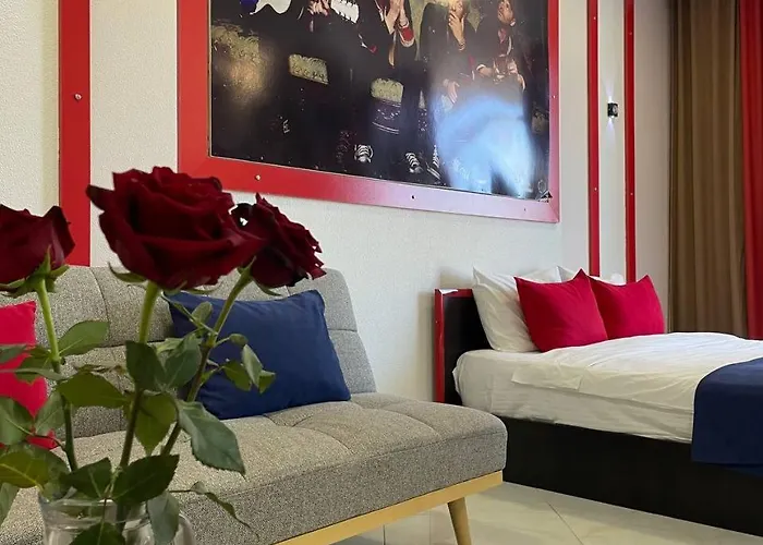 Cheap hotel: Rock Hotel First Line