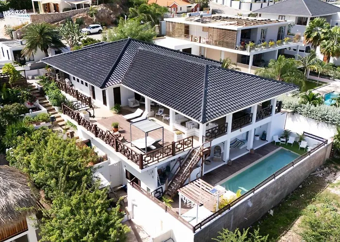  Beautiful With Pool Near The Beach For Groups