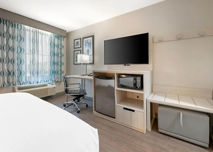 Best Western Plus Lafayette Hotel University Area
