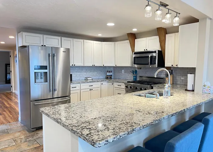 Well Appointed Residence With 3 Bedrooms 4 Beds