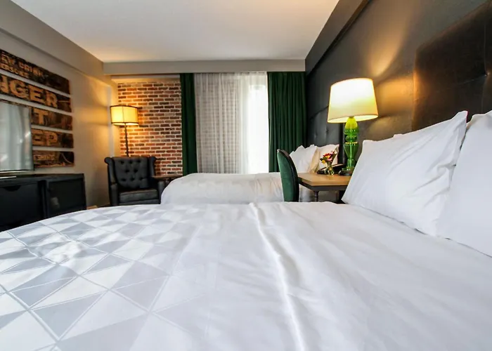 Cheap hotel: Holiday Inn Hotel French Quarter-Chateau Lemoyne By Ihg