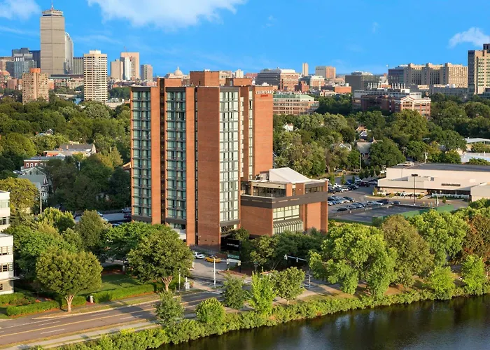 Hotel with Tennis: Courtyard By Marriott Boston Cambridge