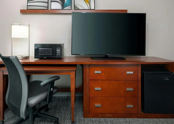 Golf hotel: Courtyard Asheville