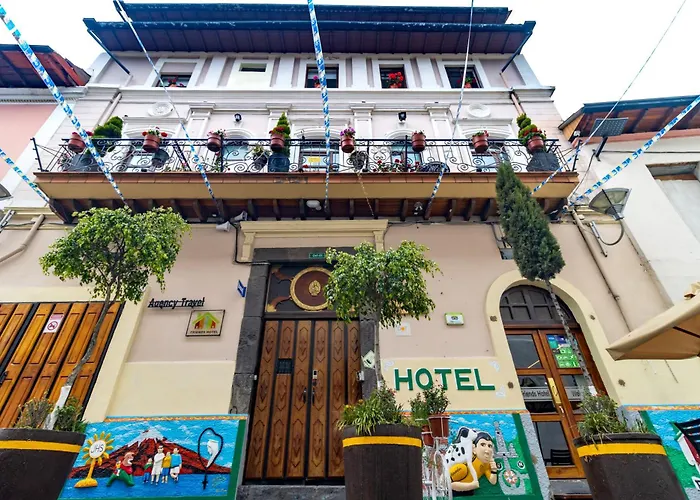 3 star hotel: Friends Hotel & Rooftop - Historic Center & Museums