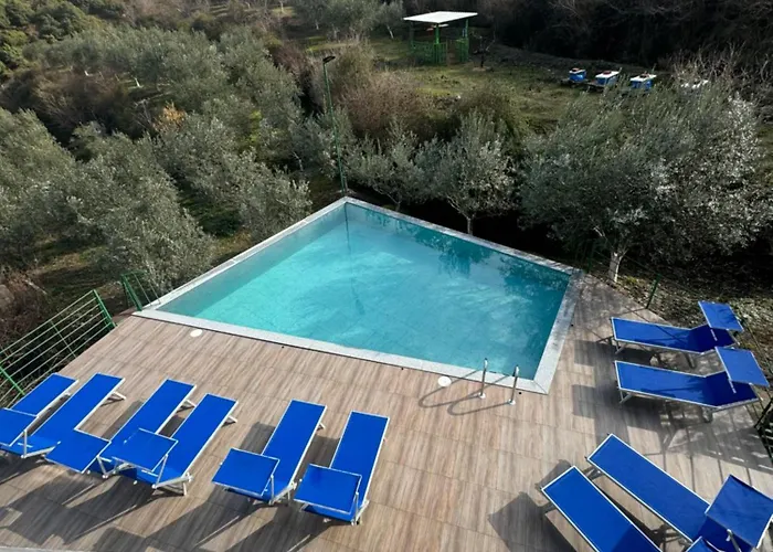 Qyteza Guest House & Camping