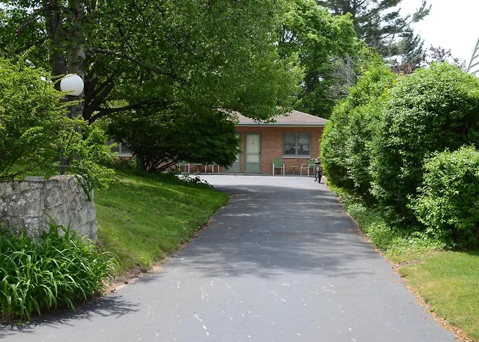 Resort: Ludington Blue Spruce Inn