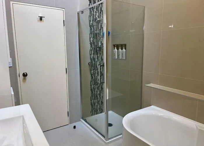2 Bedrooms In Urban Sanctuary B&B