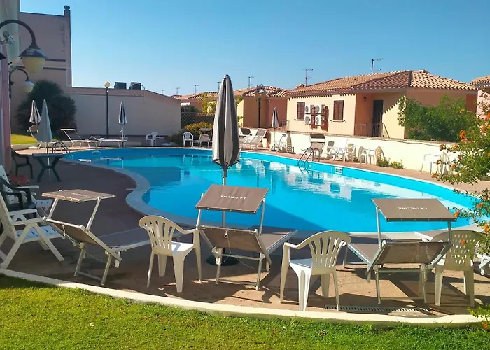 Villetta con Piscina e Campo da Tennis condominiale