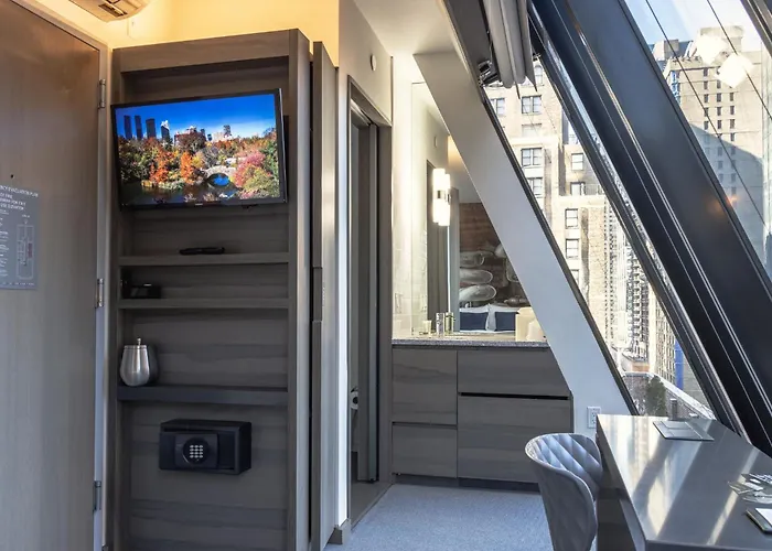 Luxury hotel only: Carnegie Hotel