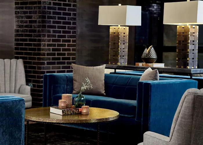 Family Hotel: Cumberland House Knoxville, Tapestry Collection By Hilton