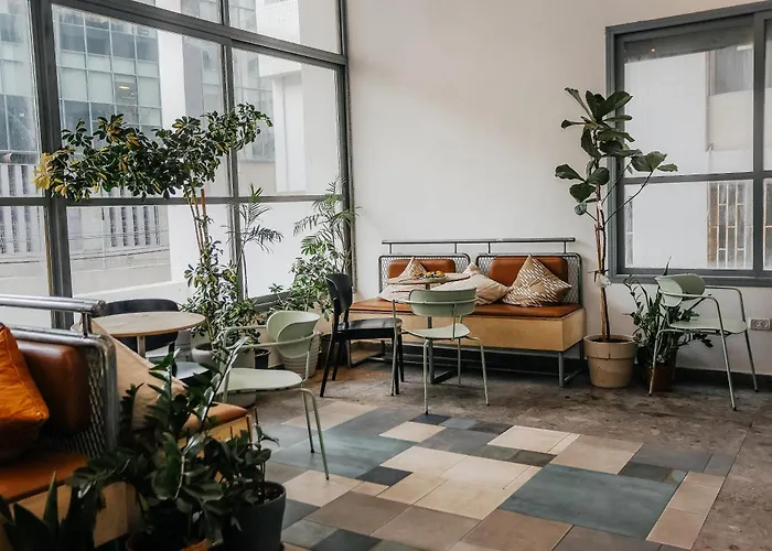 Hotel nahe College: Domus Metro Hotel