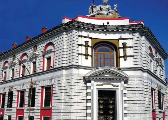 Karl Thopia Apartments