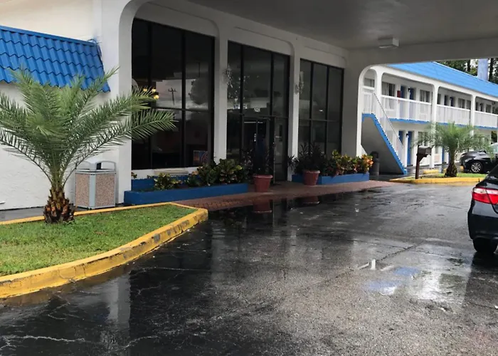 Motel 6-, Fl - Speedway