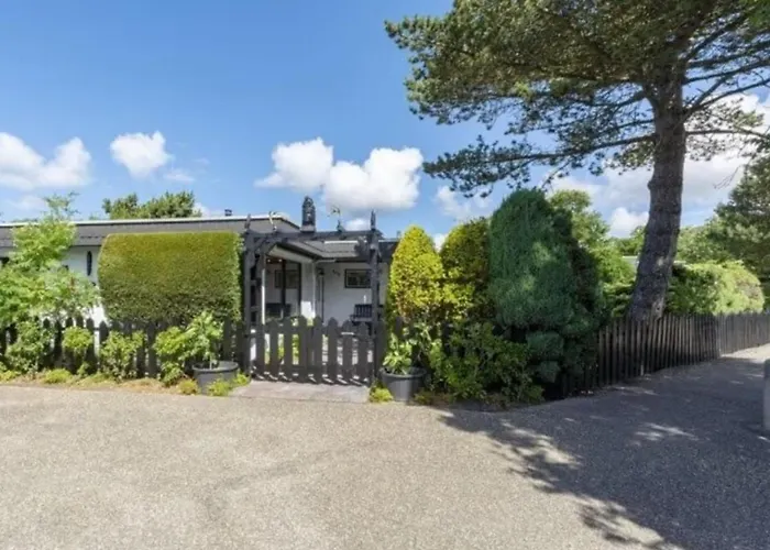 Lichtdurchflutetes Traumhaus 400 Meter zum Strandaufgang, uneinsehbarer Garten mit Terrassenüberdachung, hundefreundlich