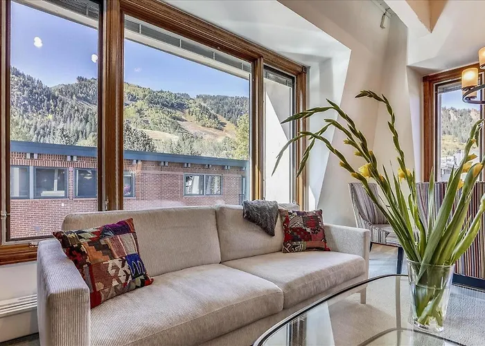Lovely Aspen Condo With Mountain Views & Hot Tub