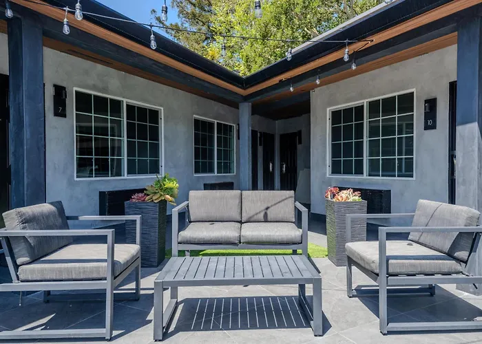 Beach hotel: Monterey Surf Inn