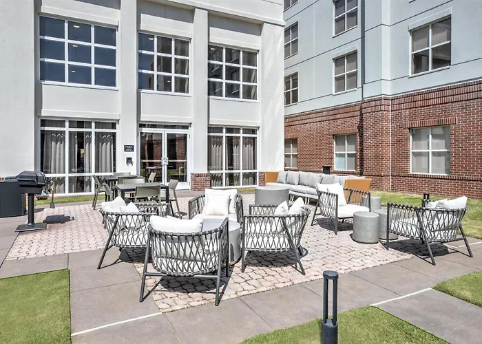 Hampton Inn & Suites West