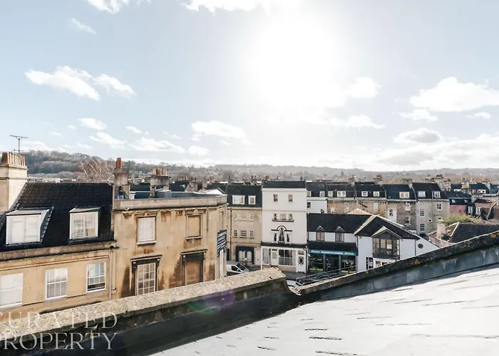 Central Townhouse With Garden & Free Parking