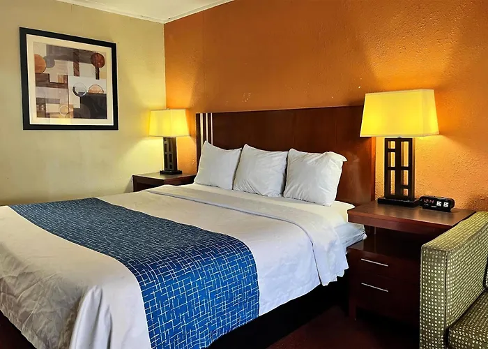 Travelodge By Wyndham Seymour